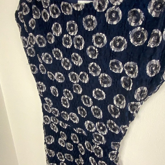 REISS Orlatlhpic Ruched Side Lace Dress - Picture 2 of 6